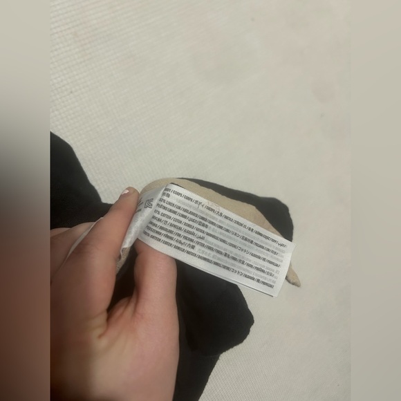 Abercrombie & Fitch colorblock tailored vest in a black and tan linen-cotton - Picture 6 of 8